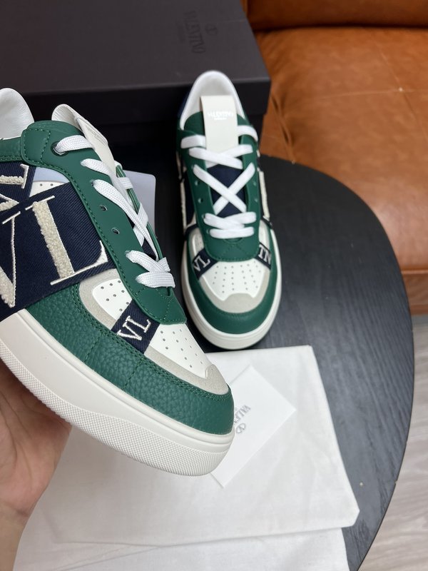 발렌티노 VLTN 로고 콤비네이션 캐주얼 남성화 001-193752