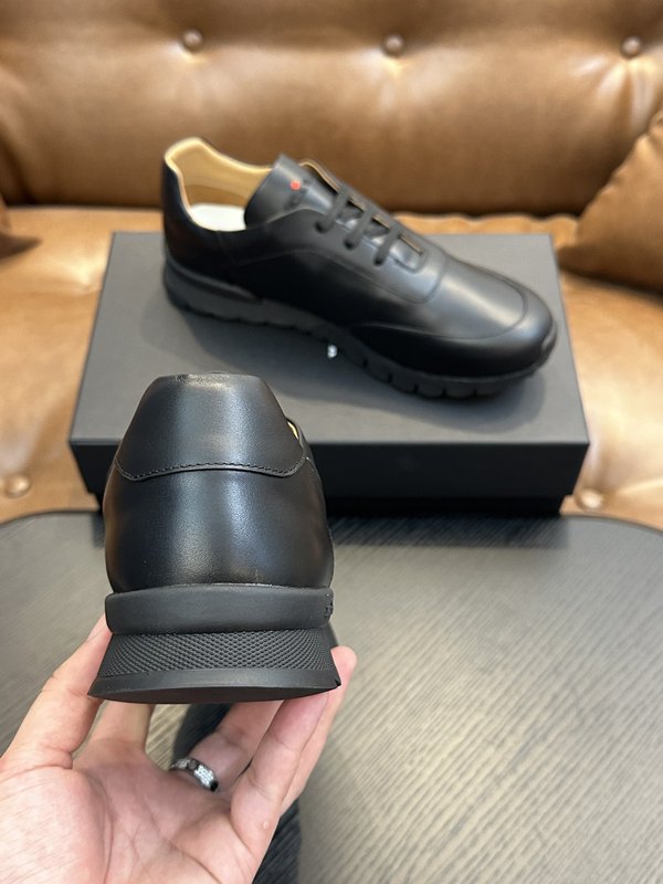 Kiton 남성 송아지 스웨이드 운동화 001-193834
