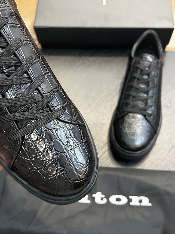 Kiton 남성 럭셔리 가죽 스니커즈 001-194005