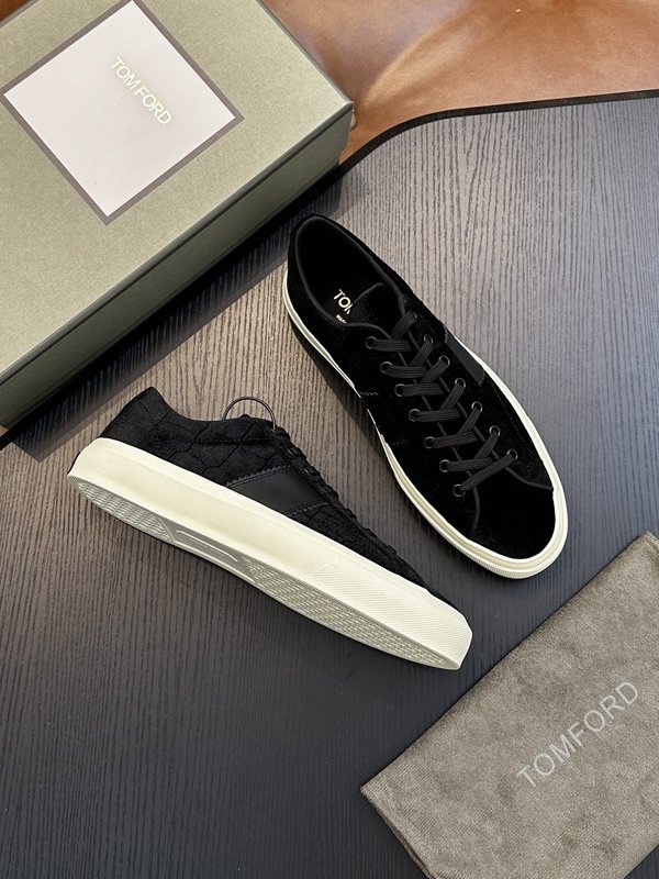 TOM FORD 스웨이드 로우탑 스니커즈 001-195202