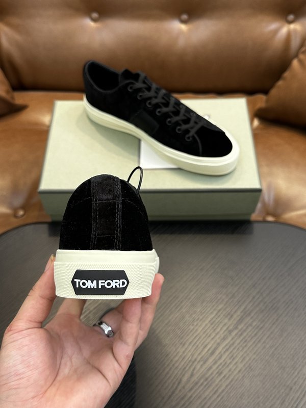 TOM FORD 스웨이드 로우탑 스니커즈 001-195202