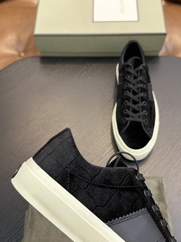 TOM FORD 스웨이드 로우탑 스니커즈 001-195202