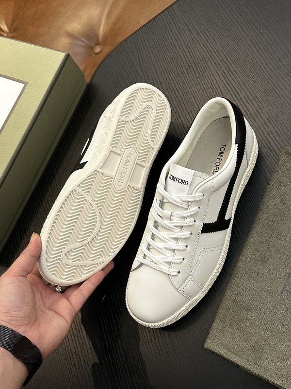 TOM FORD 가죽 로우탑 스니커즈 001-195245