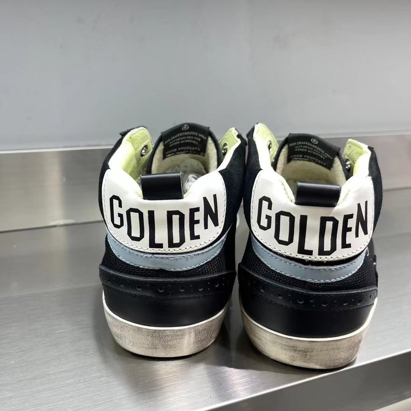 Golden Goose Mid Star 운동화 001-195426