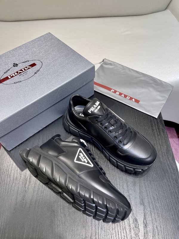 Prada 모던 가죽 스니커즈 001-195592