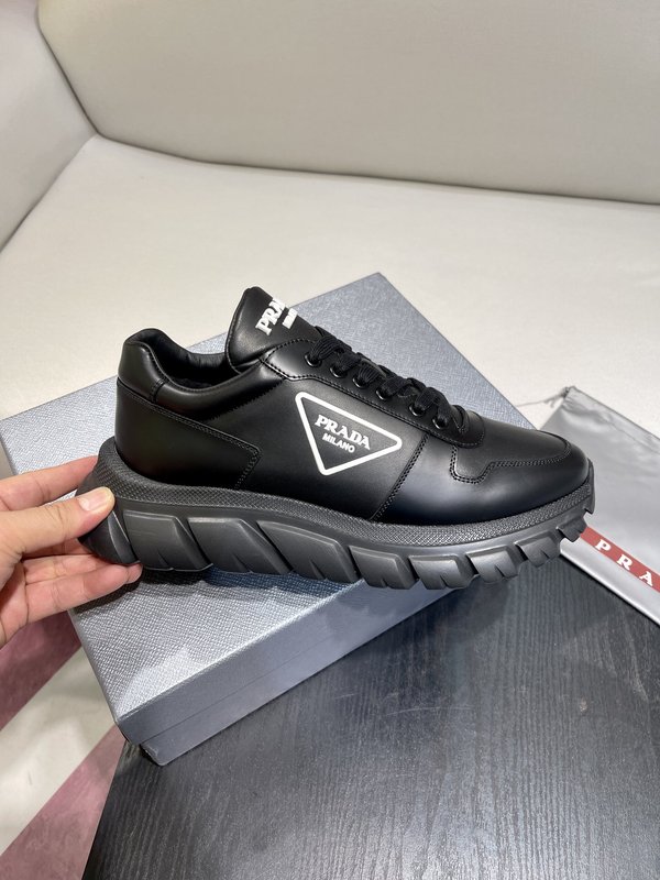 Prada 모던 가죽 스니커즈 001-195592