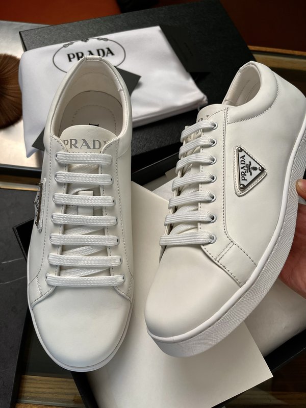 PRADA 파다 남성 화이트 스니커즈 001-195640