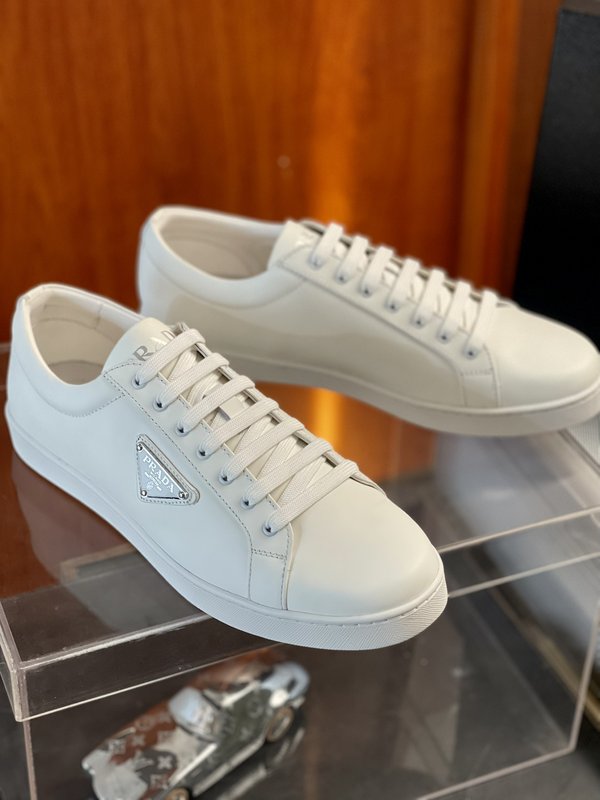 PRADA 파다 남성 화이트 스니커즈 001-195640