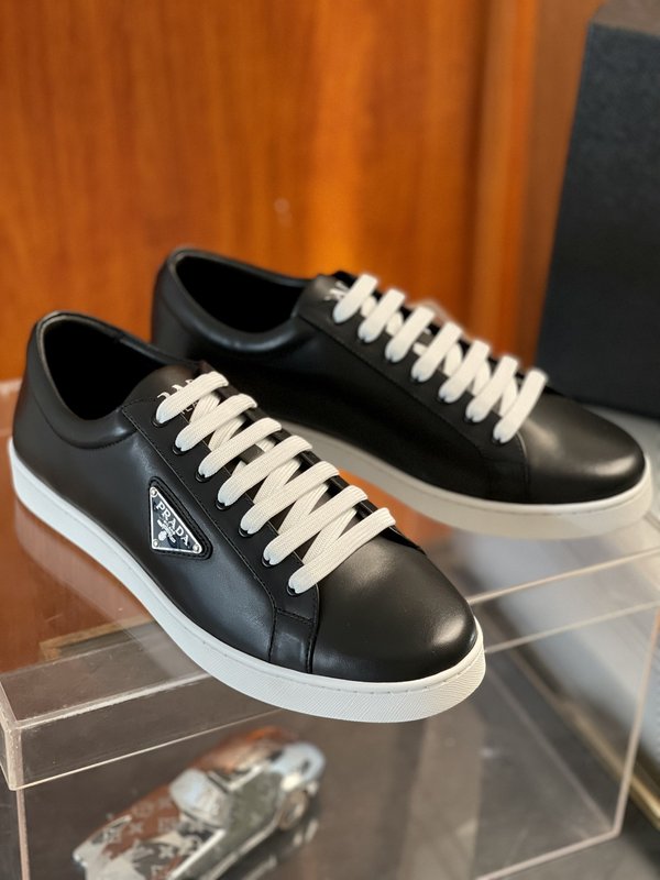 PRADA 파다 남성 화이트 스니커즈 001-195640