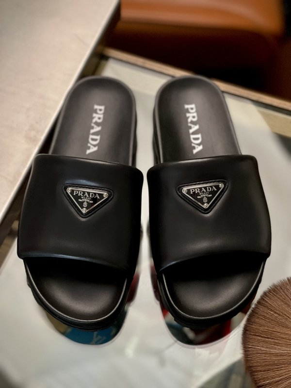 PRADA 부드러운 빵 모양 가죽 샌들 슬리퍼 001-195711