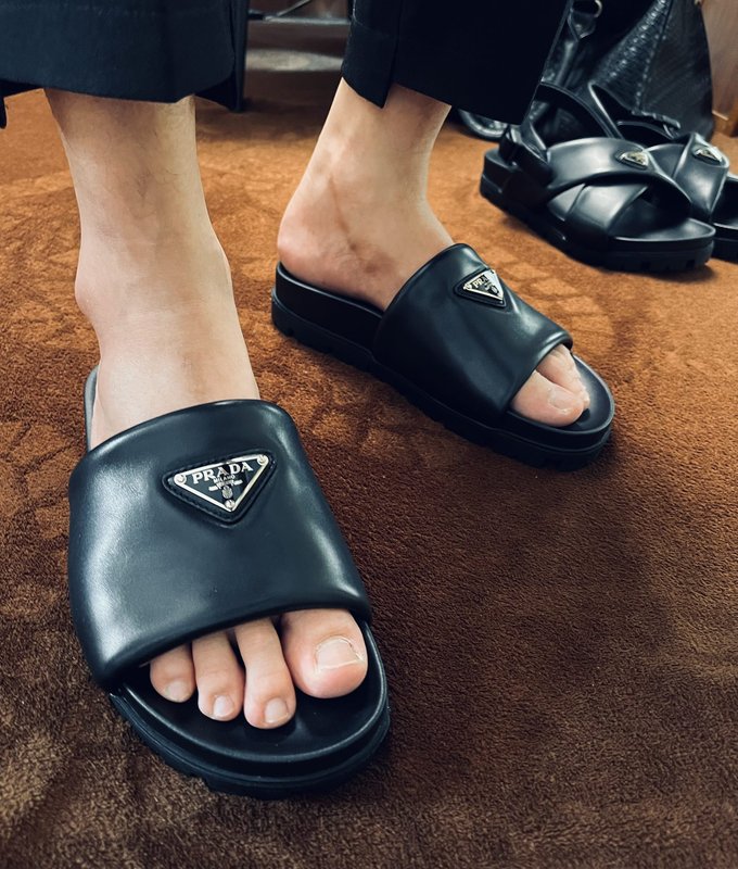 PRADA 부드러운 빵 모양 가죽 샌들 슬리퍼 001-195711