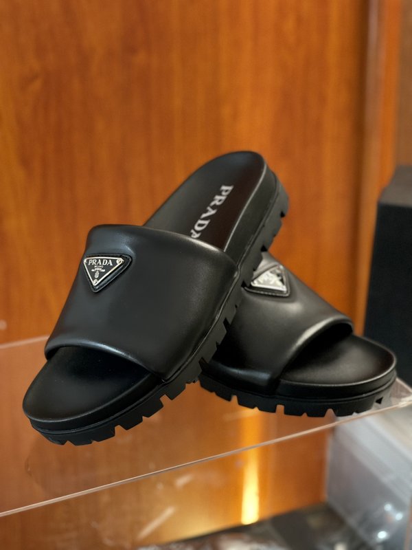 PRADA 부드러운 빵 모양 가죽 샌들 슬리퍼 001-195711