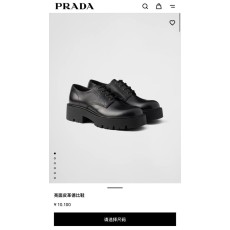 PRADA 광택 가죽 로퍼 001-195714
