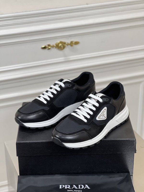Prada 남성 캐주얼 레더 스니커즈 001-195740