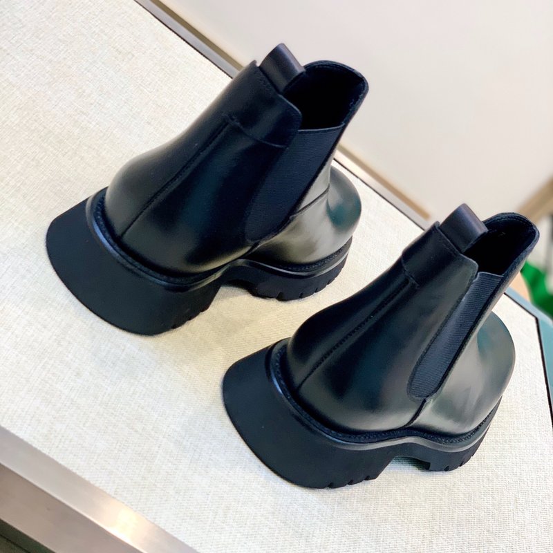 PRADA 클래식 라운드 토 남성 가죽 부츠 001-195984