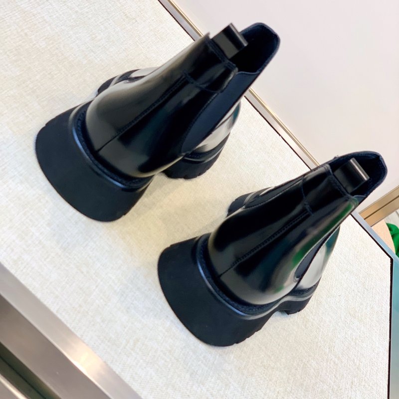 PRADA 클래식 라운드 토 남성 가죽 부츠 001-195985