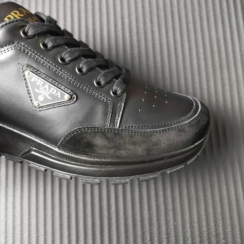 프라다 PRADA 블랙 레더 운동화 001-196030