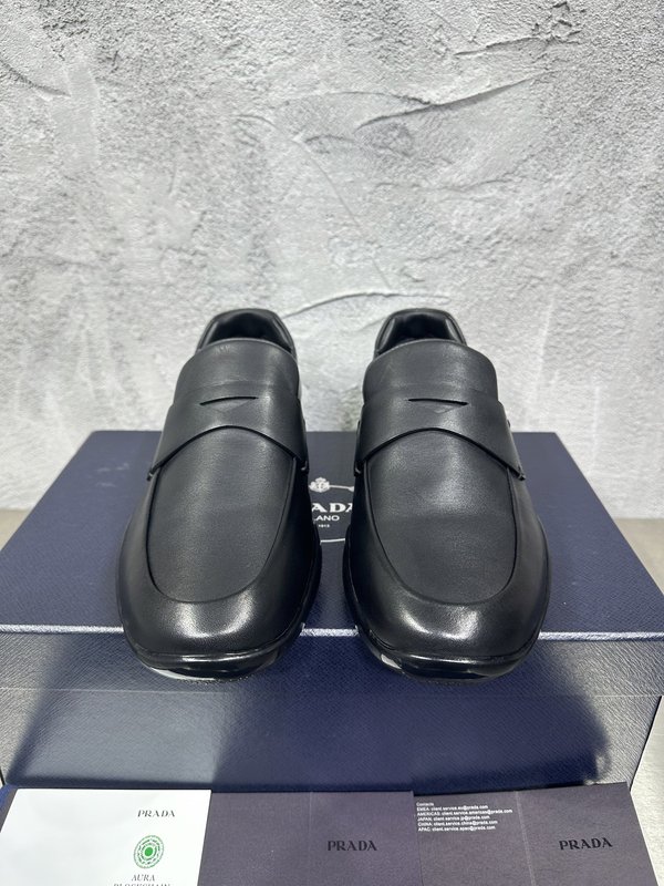 PRADA 프라다 광택 라운드 토 로퍼 슈즈 001-196121