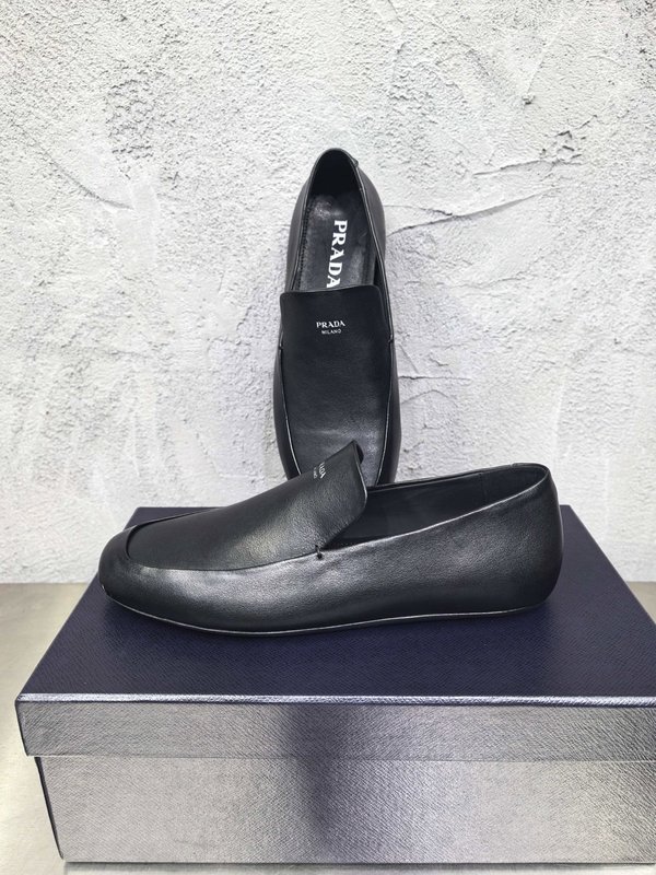 PRADA 남성 클래식 빈티지 로퍼 구두 001-196126