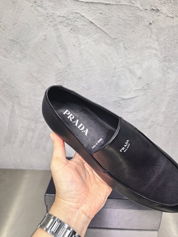 PRADA 남성 클래식 빈티지 로퍼 구두 001-196126