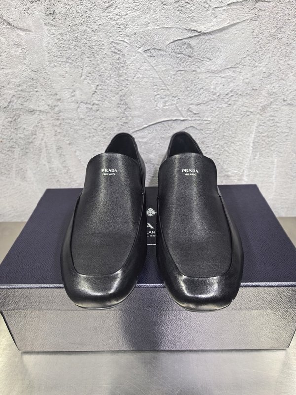PRADA 남성 클래식 빈티지 로퍼 구두 001-196126