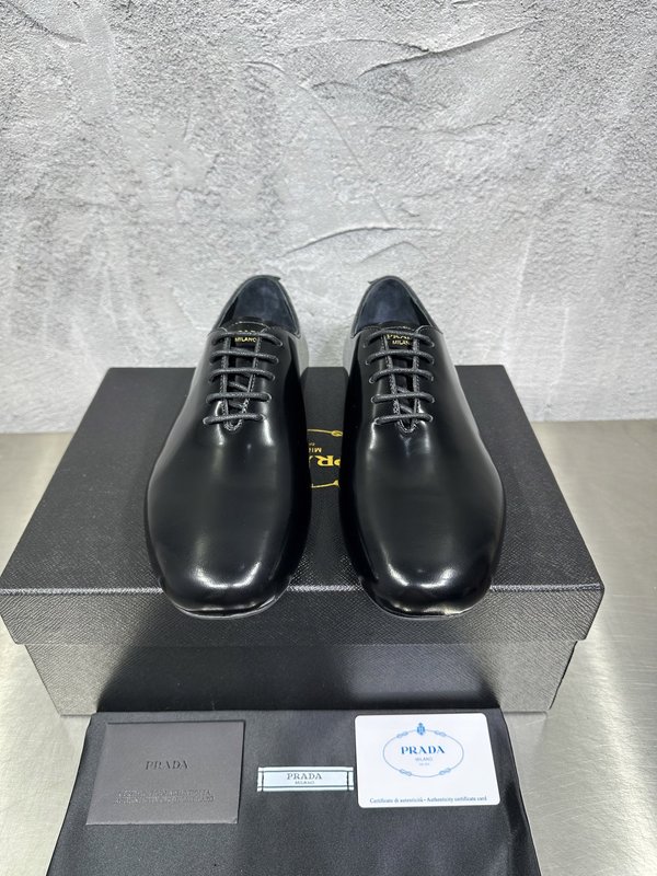 PRADA 레트로 남성 광택 가죽 뮬 슬리퍼 001-196127