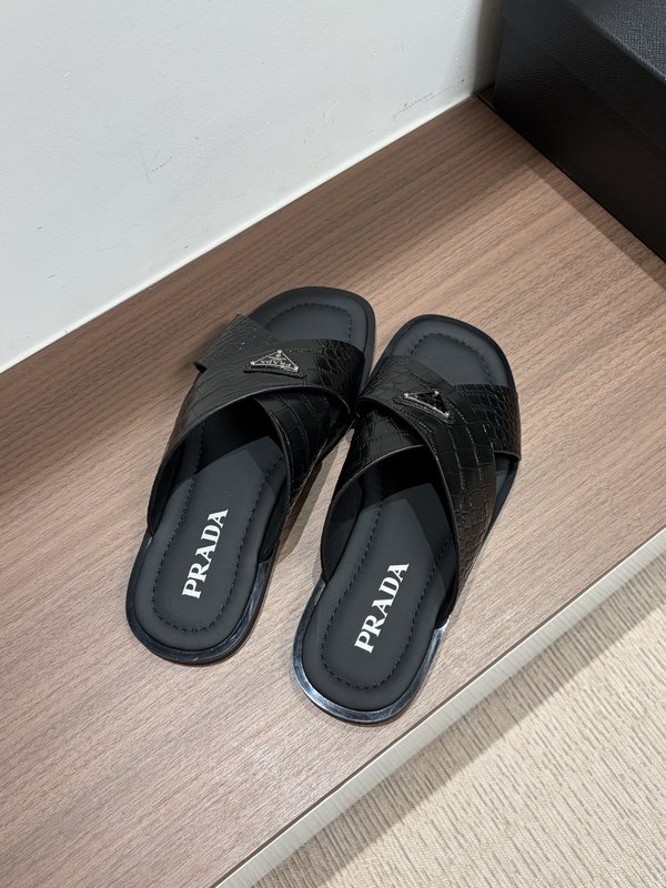 Prada 남성 크로코무늬 소가죽 슬리퍼 001-196138