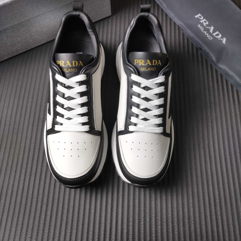 프라다 PRADA 블랙 화이트 스니커즈 001-196141