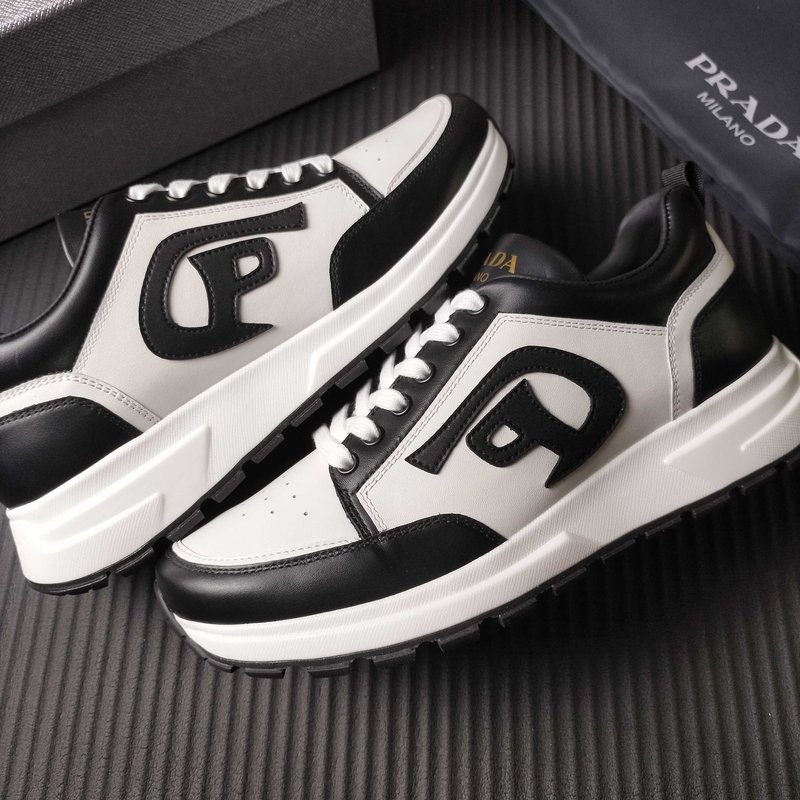 프라다 PRADA 블랙 화이트 스니커즈 001-196141
