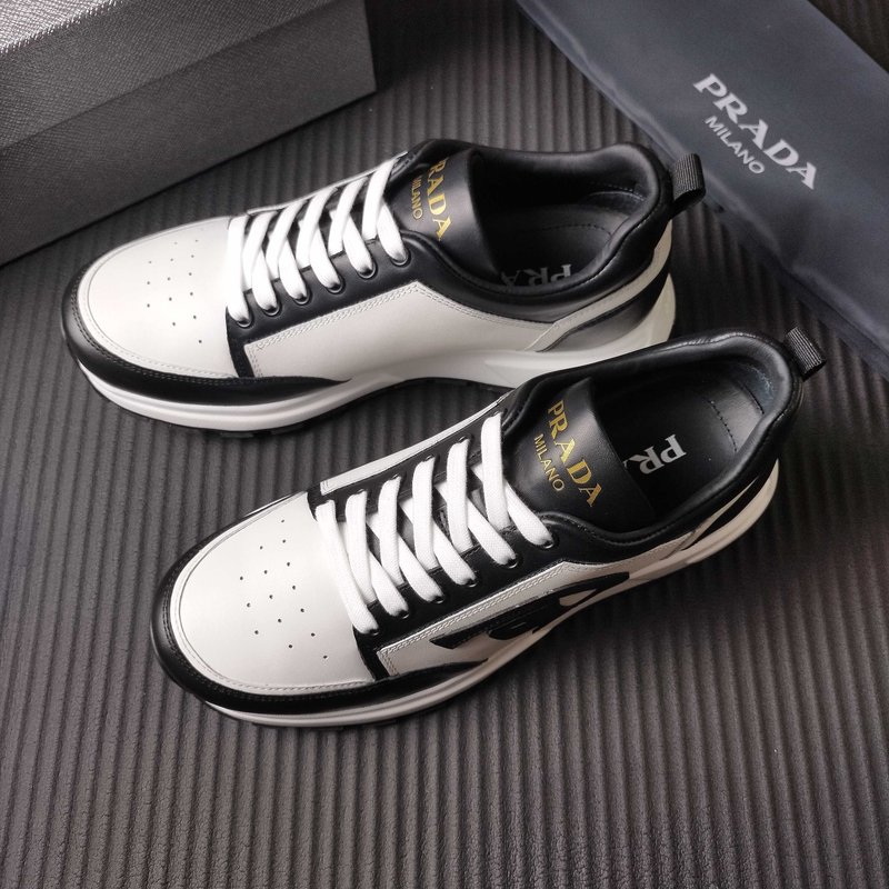 프라다 PRADA 블랙 화이트 스니커즈 001-196141