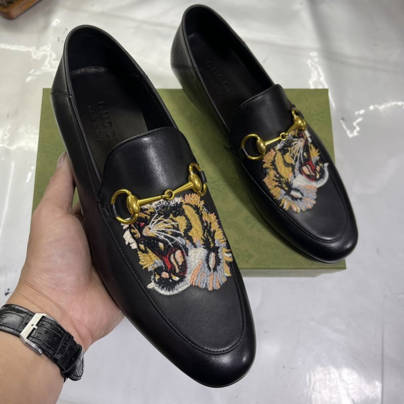 GUCCI 남성 블랙 가죽 로퍼 001-196240