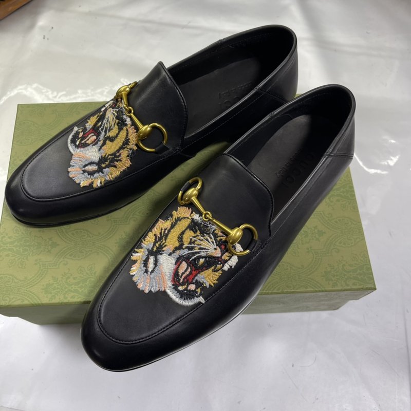GUCCI 남성 블랙 가죽 로퍼 001-196240