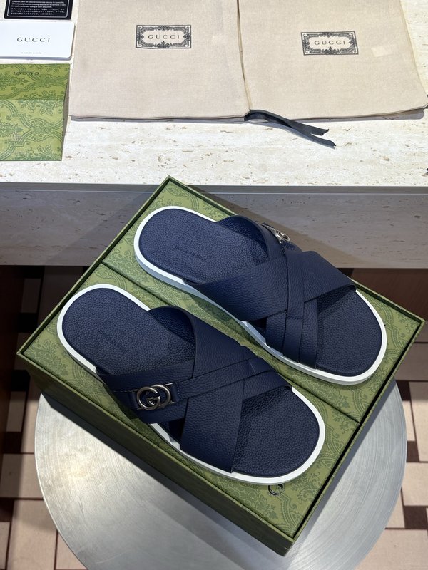 GUCCI 남성 크로스 인터로킹 더블 G 샌들 001-196575