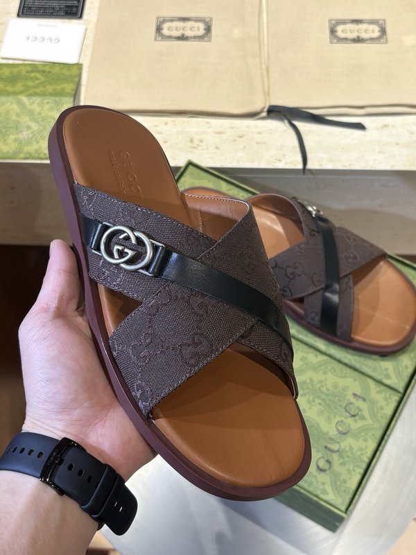 GUCCI 남성 교차 인터록 샌들 001-196584
