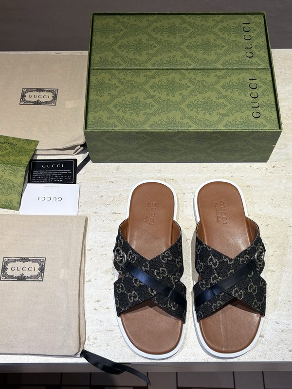 GUCCI 남성 교차 인터록 샌들 001-196586