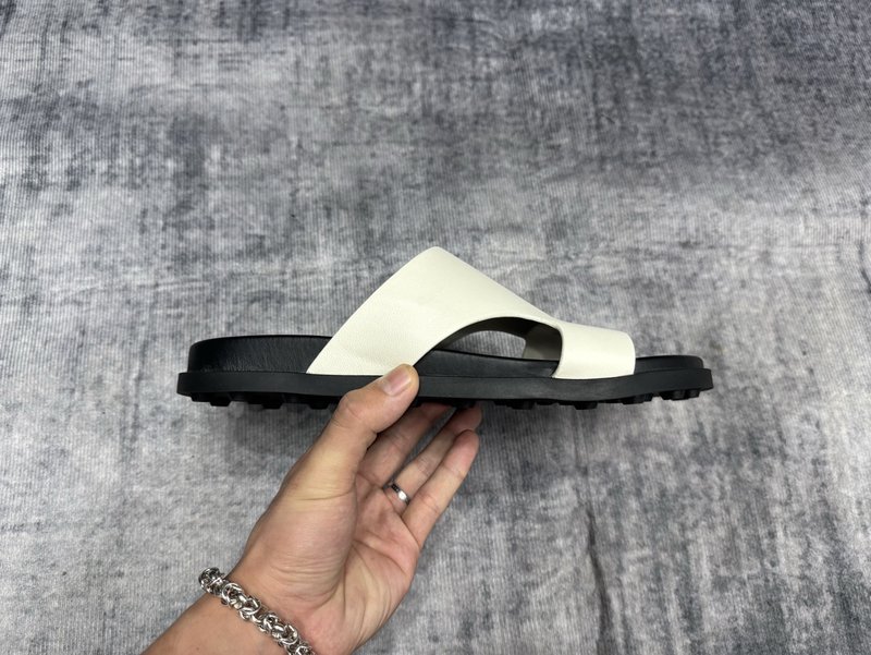 TOD'S 토즈 신규 슬리퍼 001-197283