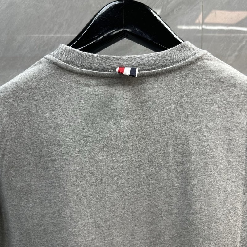 Thom Browne 강아지 자수 라운드 티셔츠 001-197326