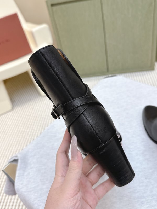 로로피아나 굽 앵클부츠 버클 디자인 001-200917