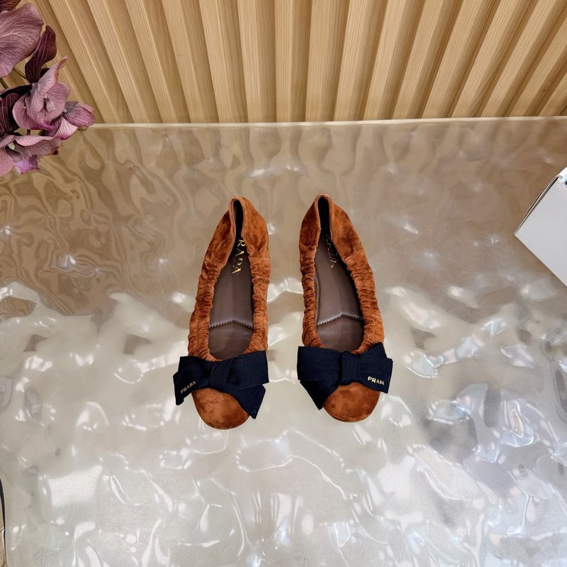 프라다 주름 리본 발레리나 슈즈 001-201258