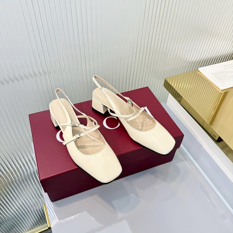 구찌 GG 패턴 크리스탈 장식 에나멜 로퍼 001-201310