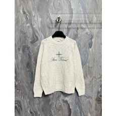 스톤 아일랜드 홀리데이 한정 로고 자수 니트 스웨터 001-201957