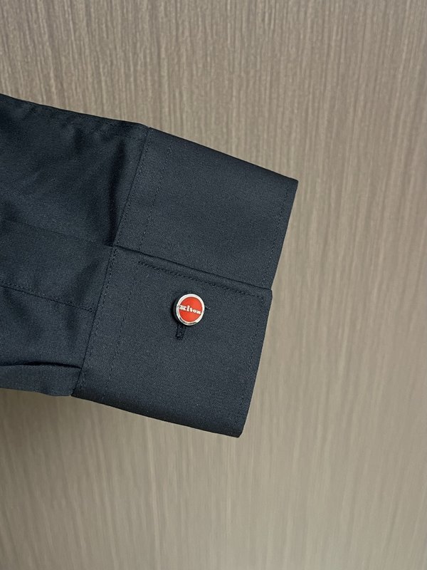 Kiton 남성 솔리드 컬러 긴팔 셔츠 001-202272