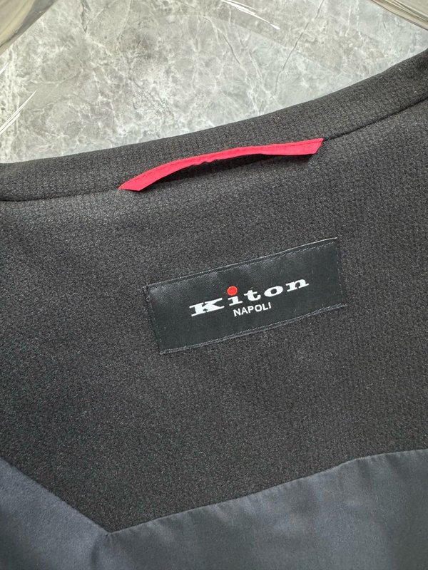 Kiton 올드머니 스타일 울 플립 칼라 재킷 001-202450