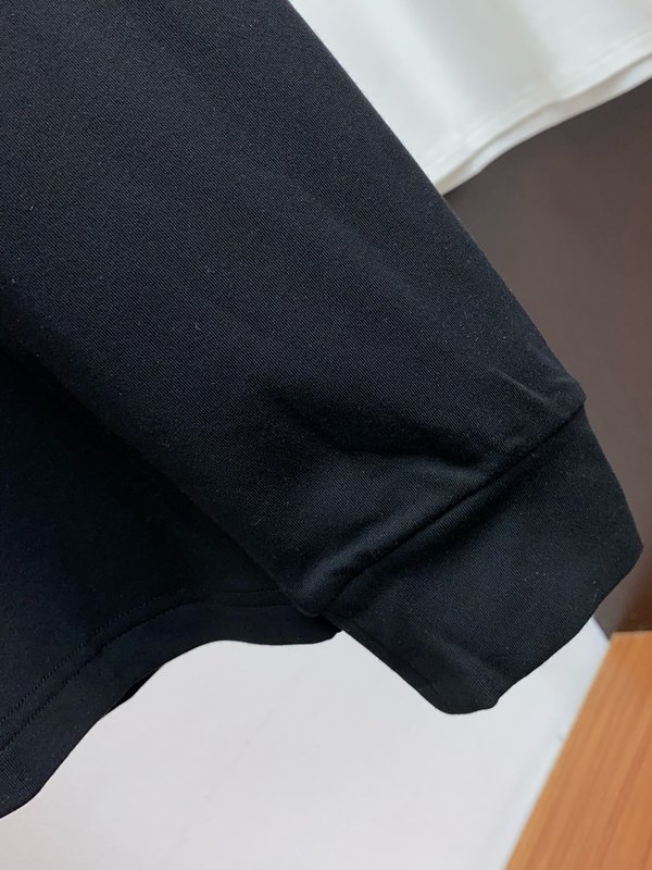 루이비통 남성 라운드넥 긴팔 티셔츠 001-202464
