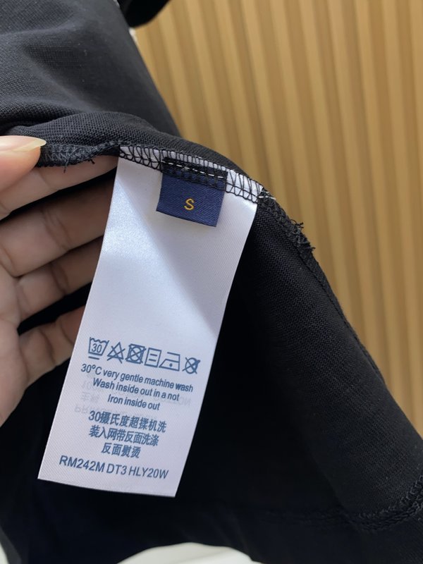 루이비통 남성 패션 캐주얼 반팔 티셔츠 001-202635