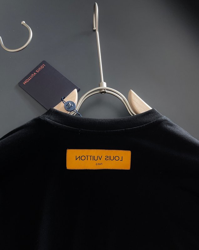 루이비통 남성 심플 반팔 티셔츠 001-202681
