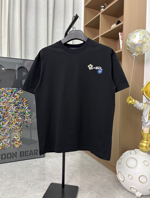 루이비통 크리에이티브 자수 라운드넥 반팔 티셔츠 001-202718