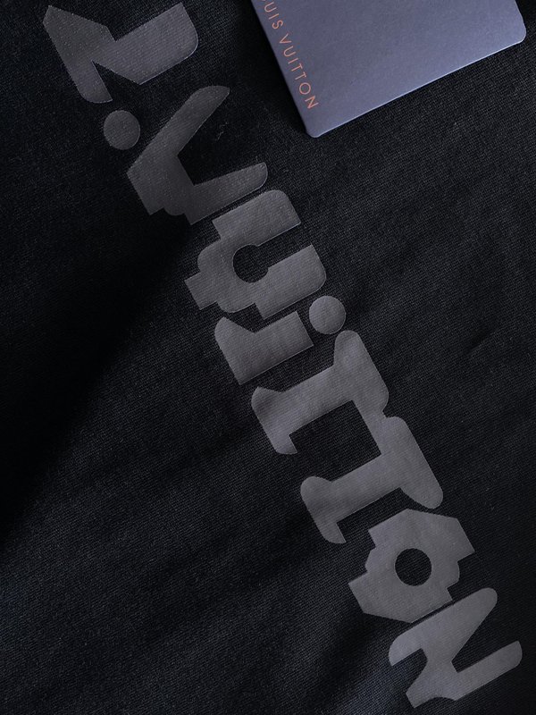 루이비통 남성 심플 반팔 티셔츠 001-202778