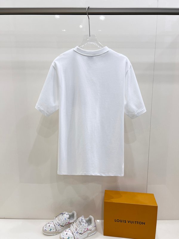 셀린 스몰 로고 자수 라운드넥 면 티셔츠 001-202965