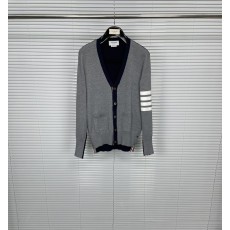 톰브라운 4 바 스트라이프 V 니트 카디건 001-203068